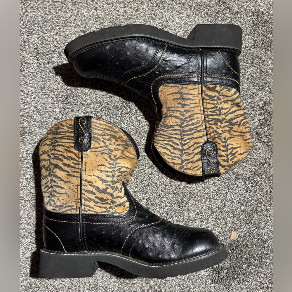 Justin Boots Black and Tan Heeled Boots - Picture 5 of 16